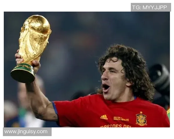 从青涩少年到足球传奇：某球员职业生涯的成长与辉煌之路